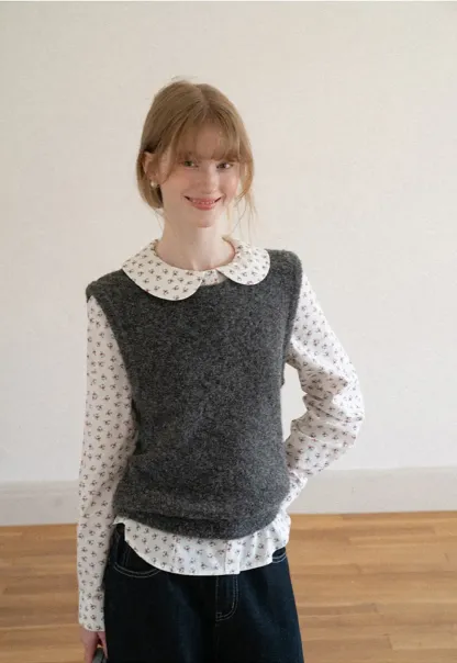 Peter Pan Collar Knit Vest