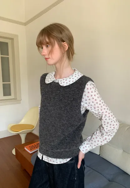 Peter Pan Collar Knit Vest