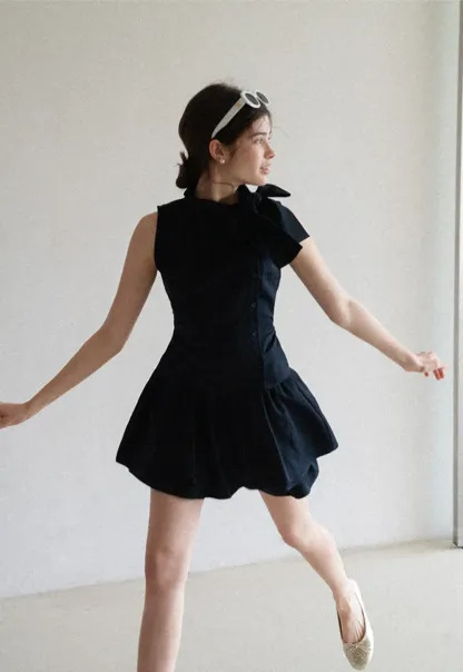 Sleeveless top with bow detail and pleated skirt