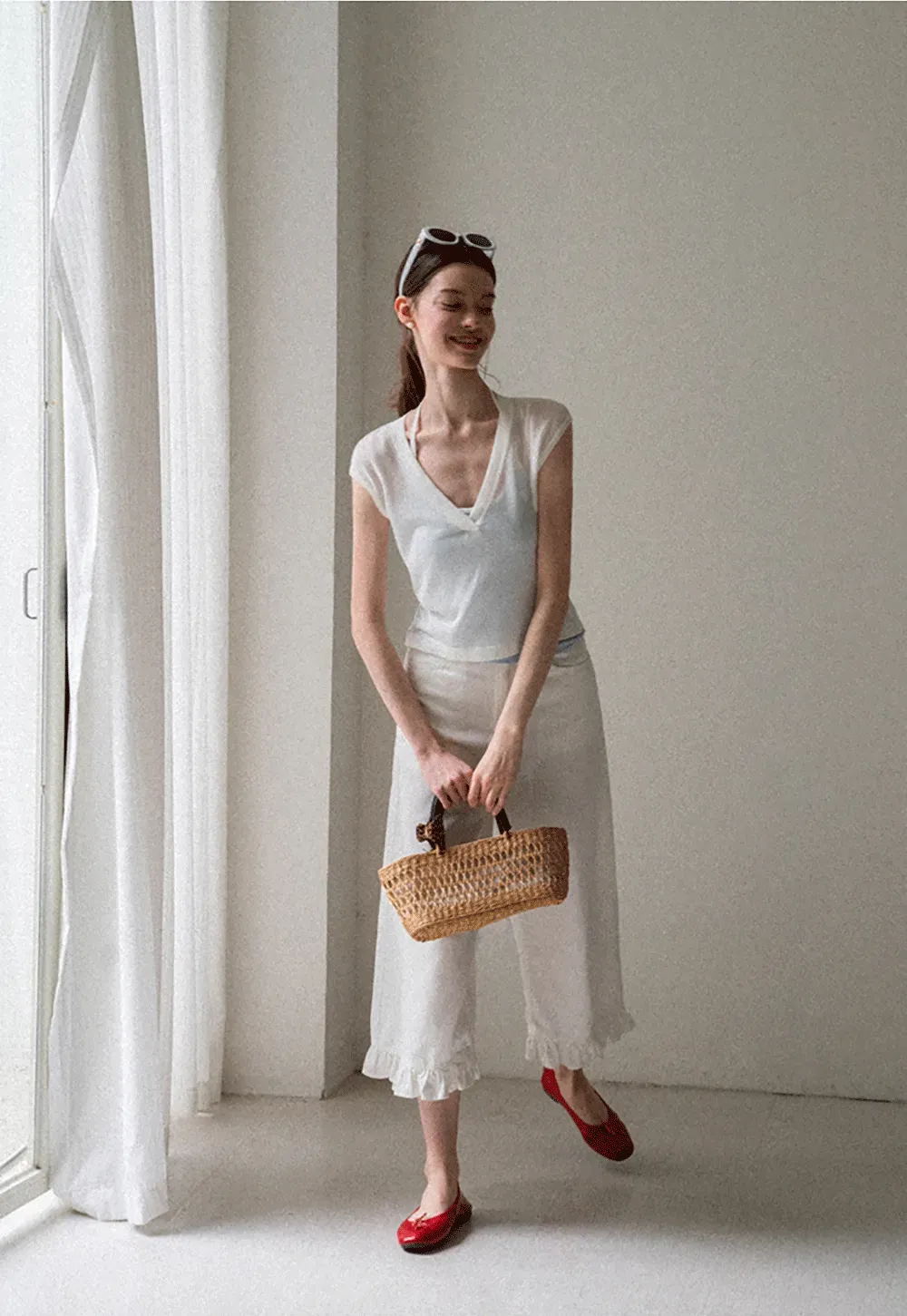 V Neck Sleeveless Knit Top With Ribbed Hem And Cropped Fit