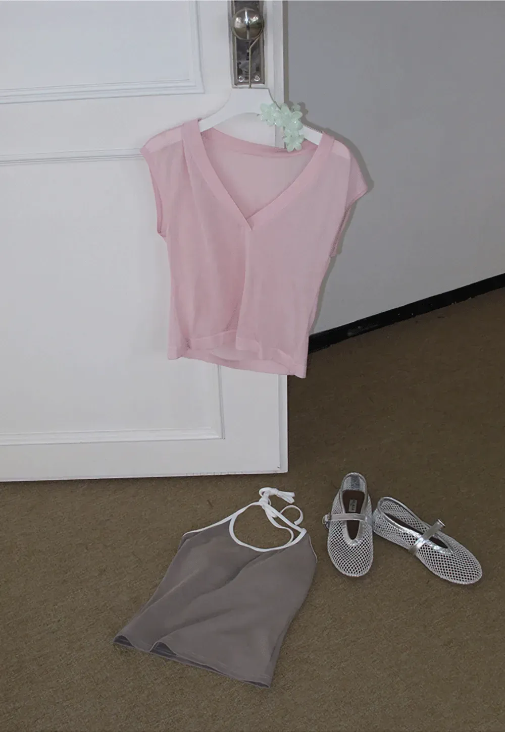 V Neck Sleeveless Knit Top With Ribbed Hem And Cropped Fit