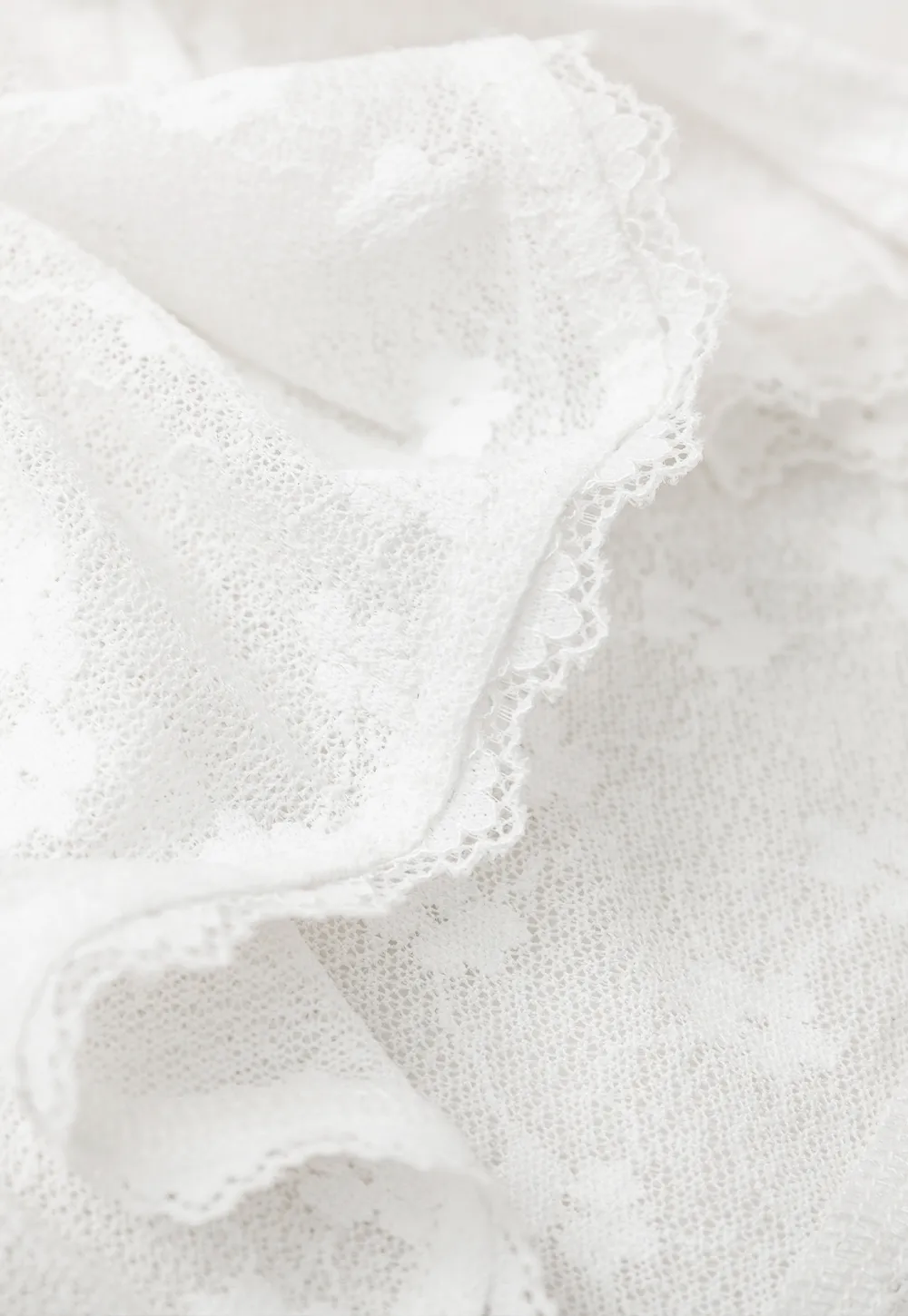 Lace Trim Cropped Floral Embroidered Tank Top