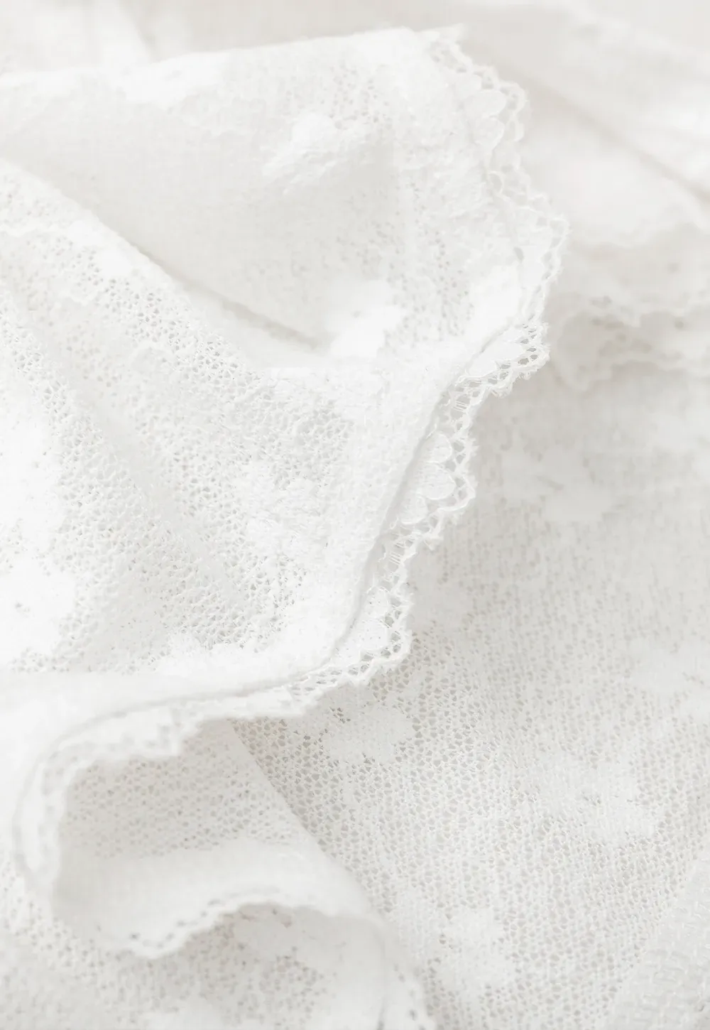 Lace Trim Cropped Floral Embroidered Tank Top