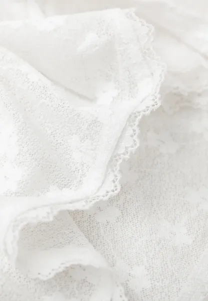 Lace Trim Cropped Floral Embroidered Tank Top