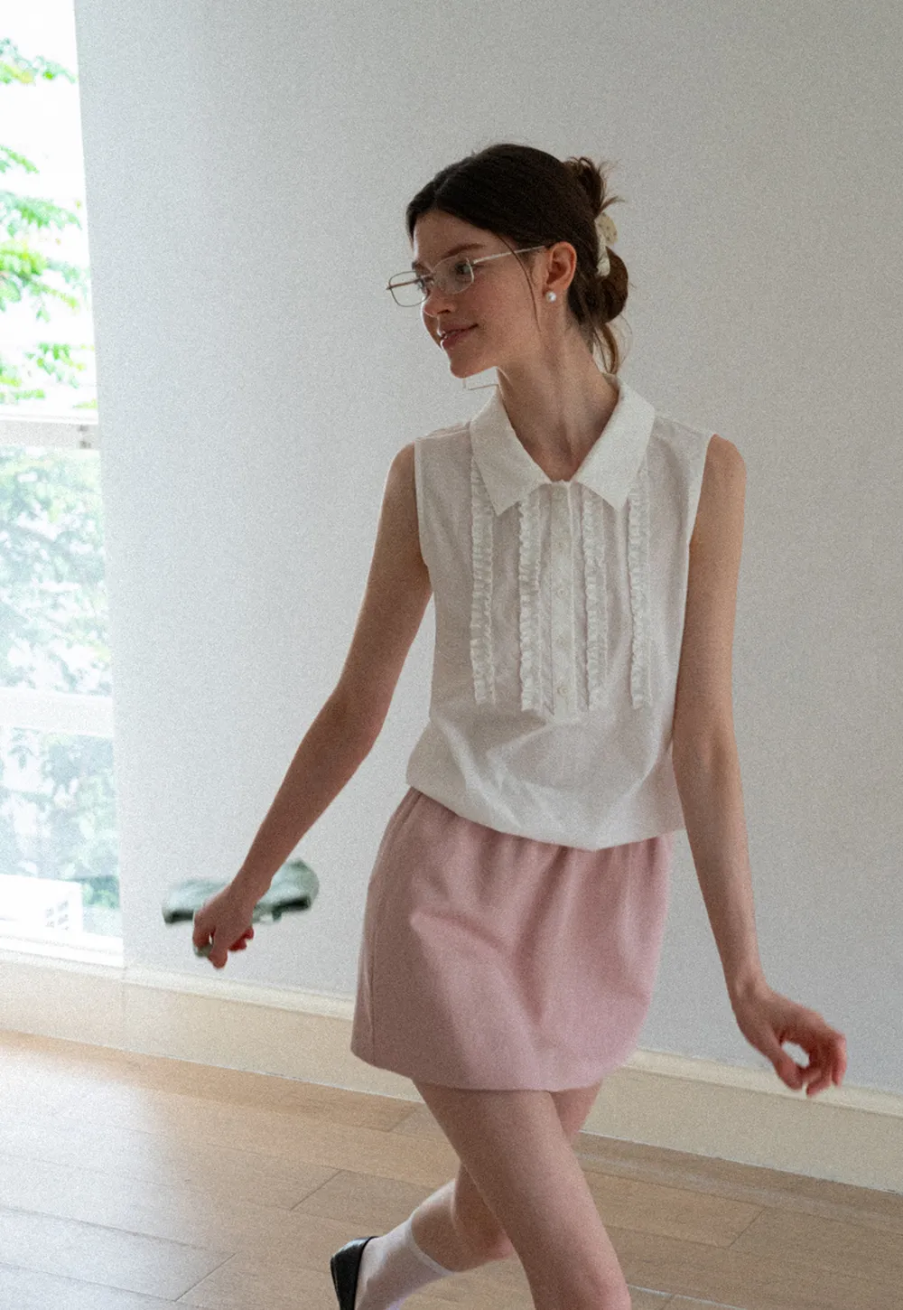 Pleated Front Collar Sleeveless Top