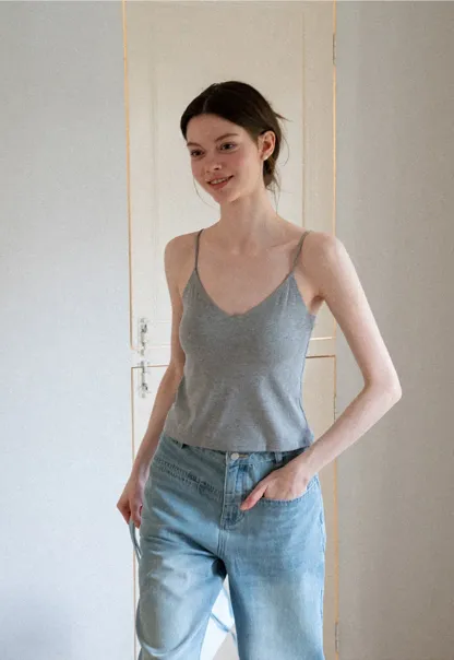 V Neck Cropped Spaghetti Strap Tank Top