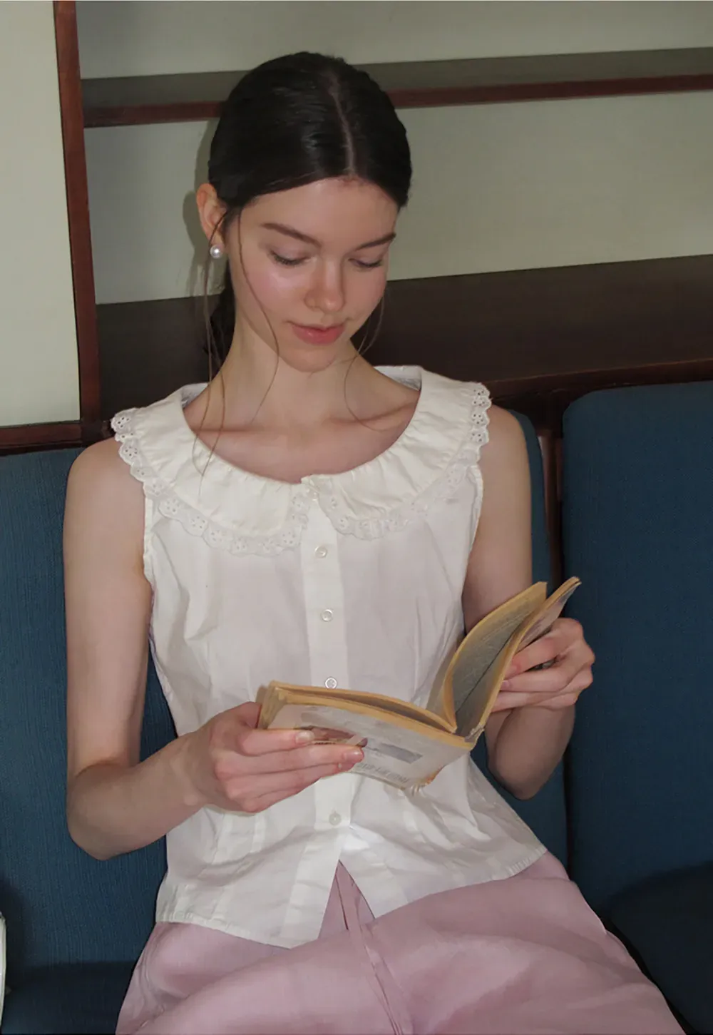 Lace Trim Collar Sleeveless Top