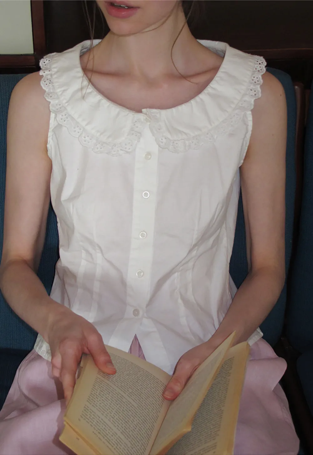 Lace Trim Collar Sleeveless Top