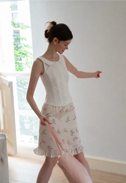Lace Trim Peter Pan Collar Sleeveless Top