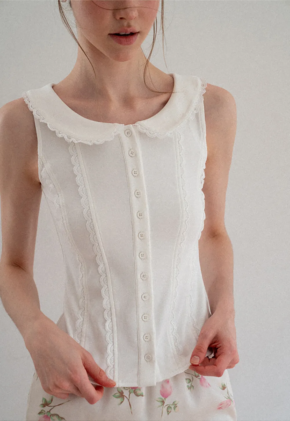 Lace Trim Peter Pan Collar Sleeveless Top