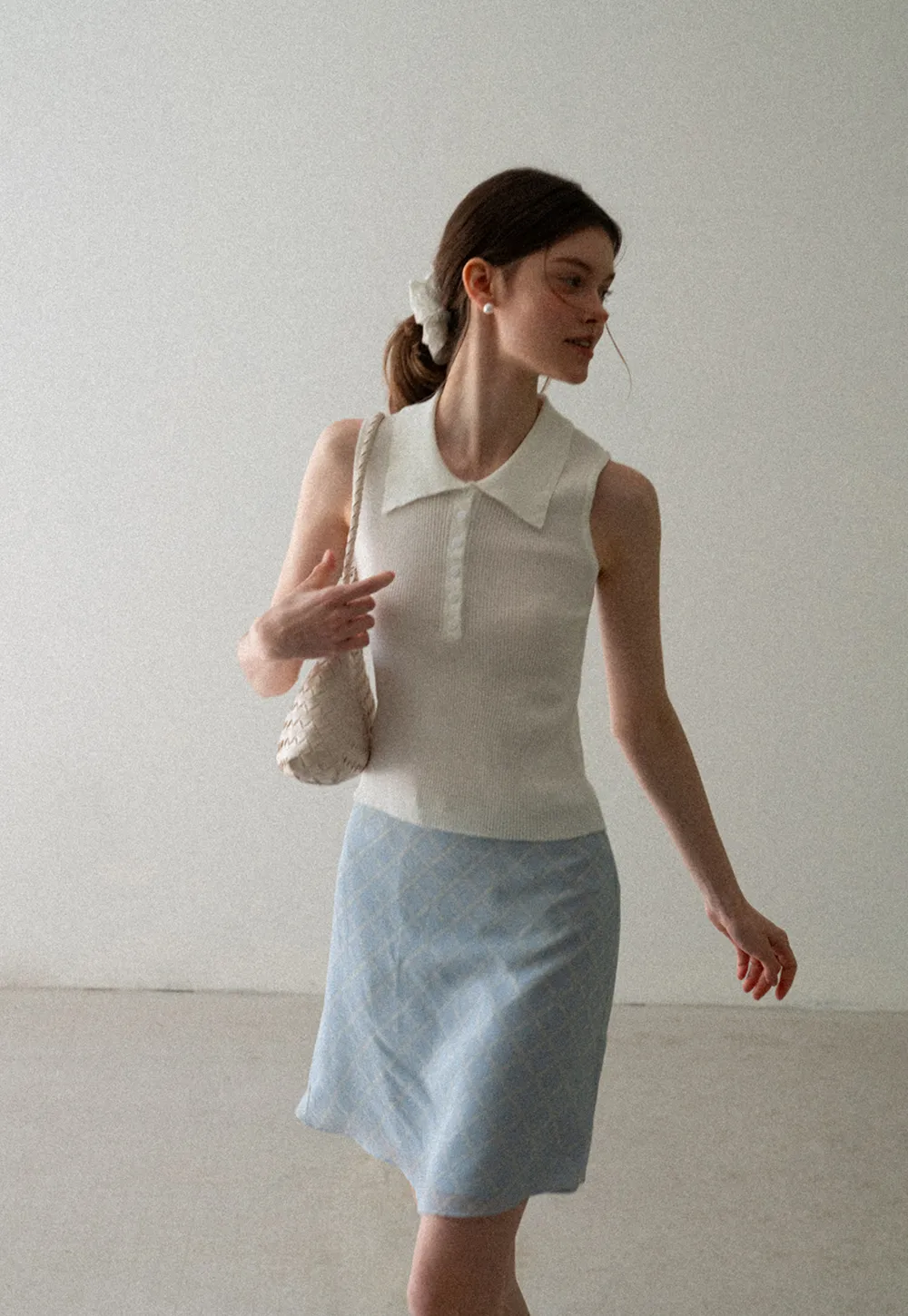 Ribbed Knit Collar Sleeveless Top