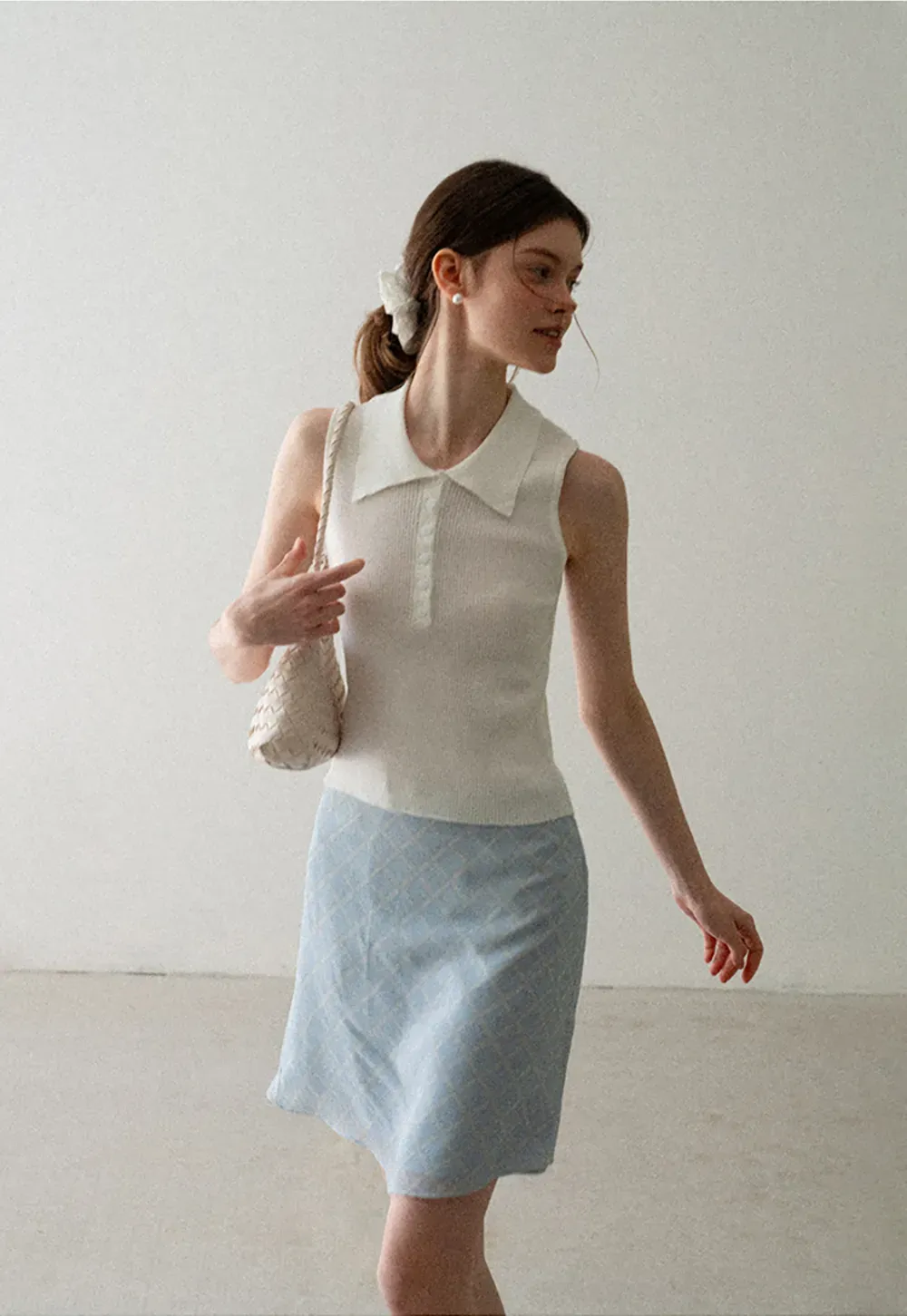 Ribbed Knit Collar Sleeveless Top