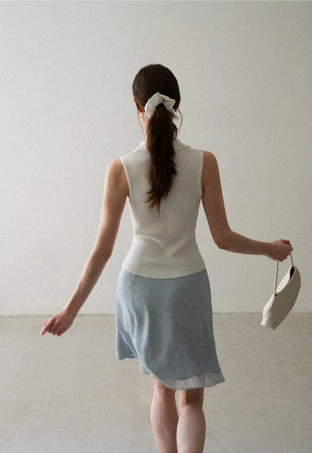 Ribbed Knit Collar Sleeveless Top