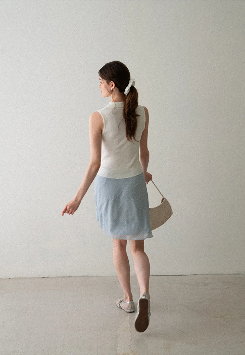 Ribbed Knit Collar Sleeveless Top