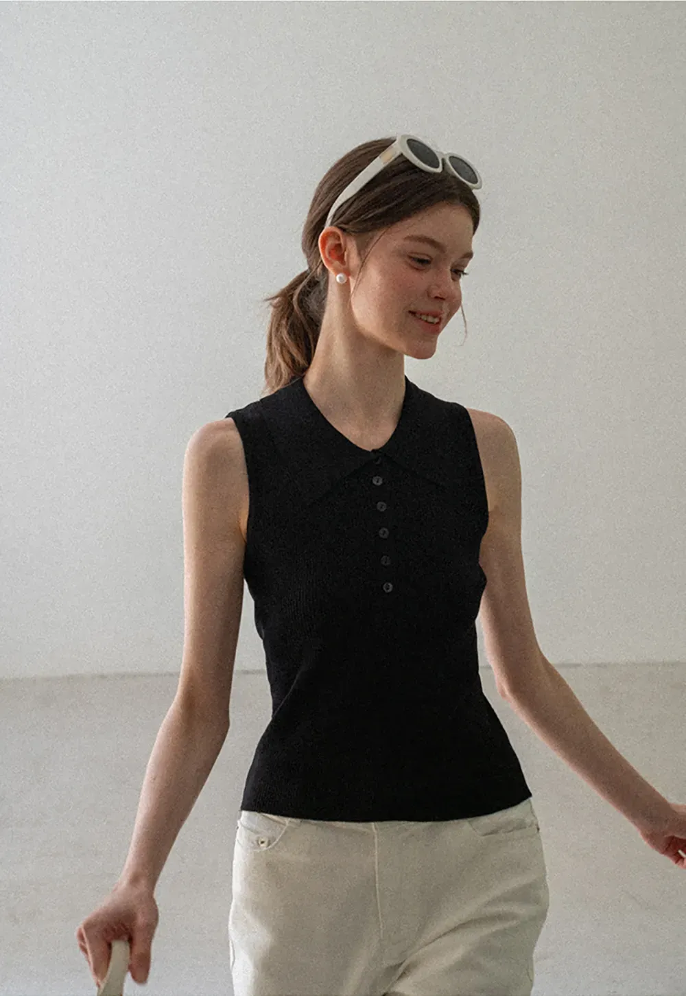 Ribbed Knit Collar Sleeveless Top