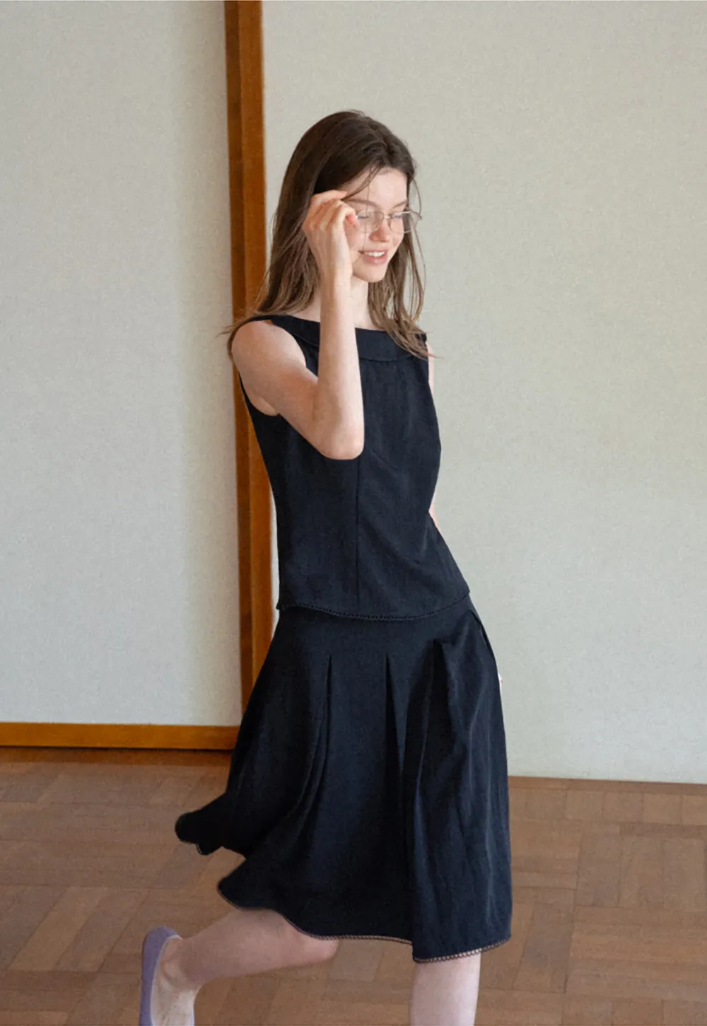 Peplum Hem Sleeveless Top and Pleated Skirt