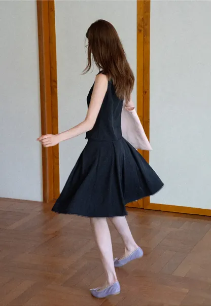 Peplum Hem Sleeveless Top and Pleated Skirt