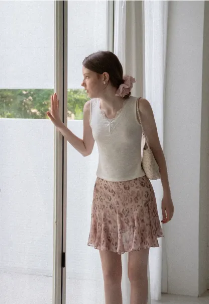 Lace Trim V Neck Sleeveless Knit Tank Top