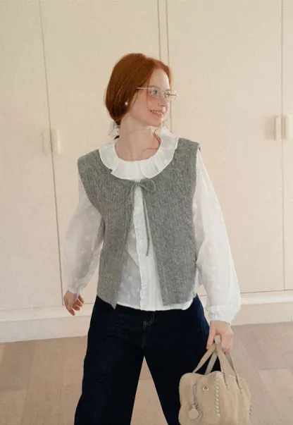 Ruffled Collar Knit Vest
