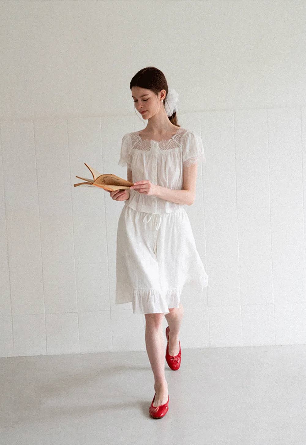 Lace Trim Puff Sleeve Top With Drawstring Waist Shorts Set