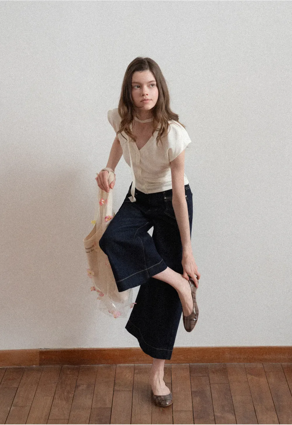 V neck short sleeve knit cardigan with floral trim