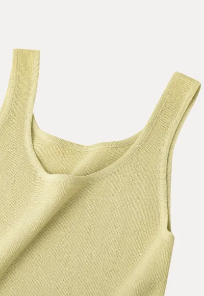 Woolen knit sweater with ruffles and tank top