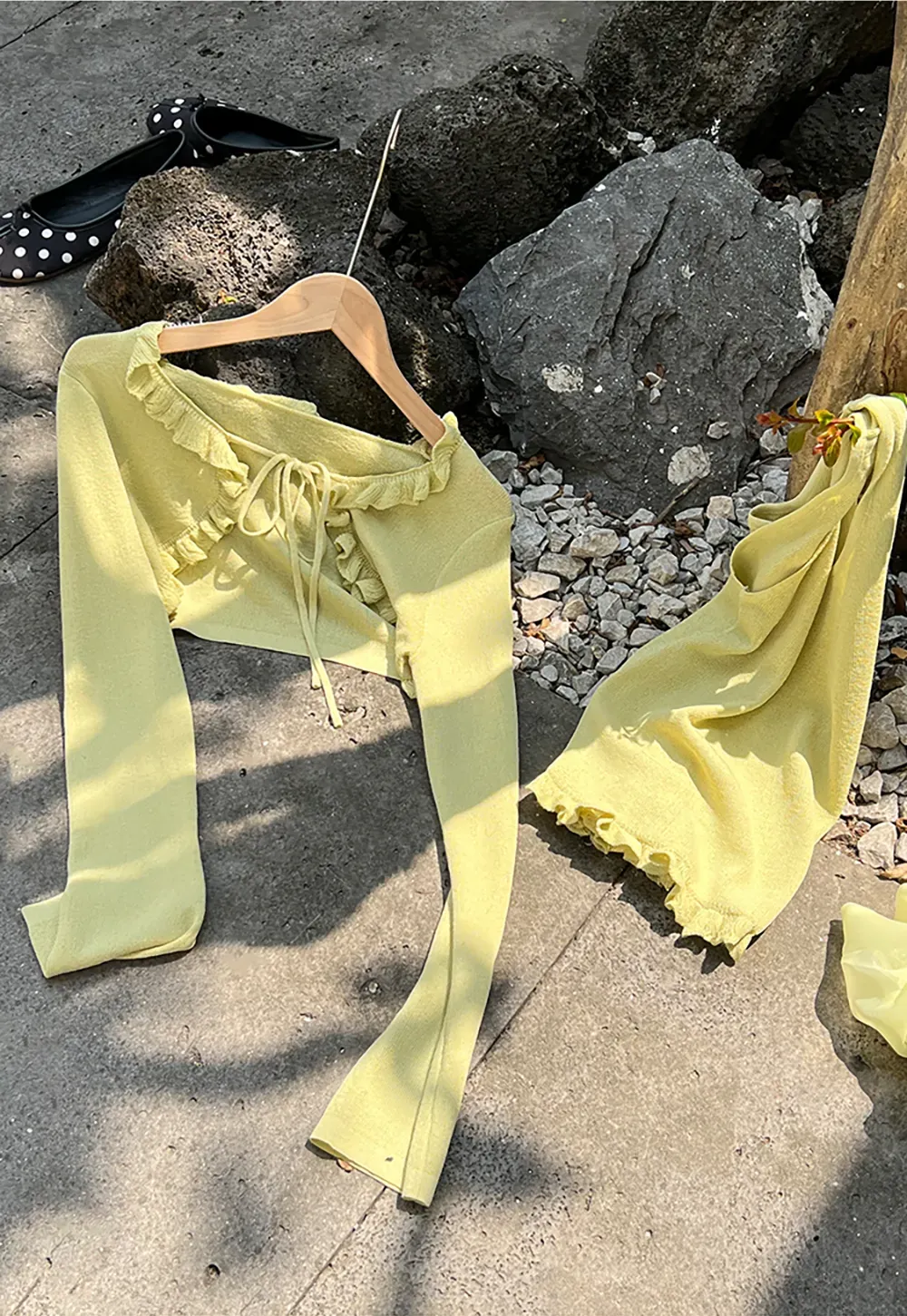 Woolen knit sweater with ruffles and tank top