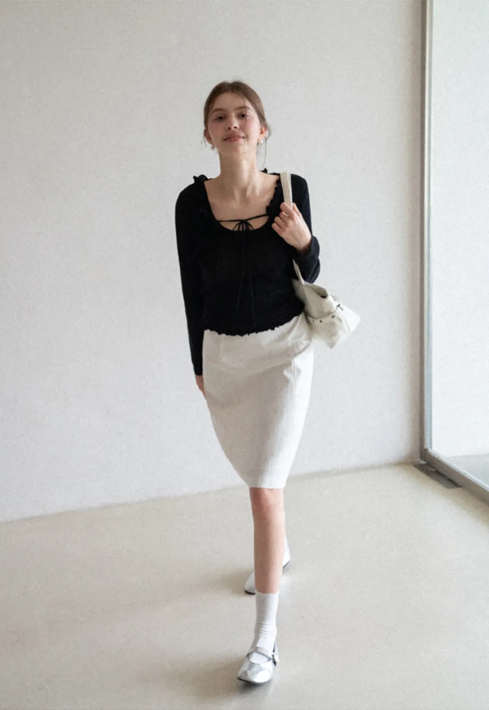 Woolen knit sweater with ruffles and tank top