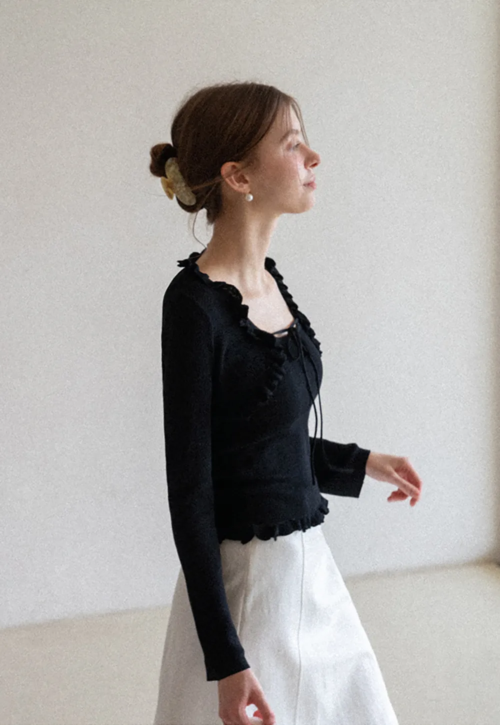 Woolen knit sweater with ruffles and tank top