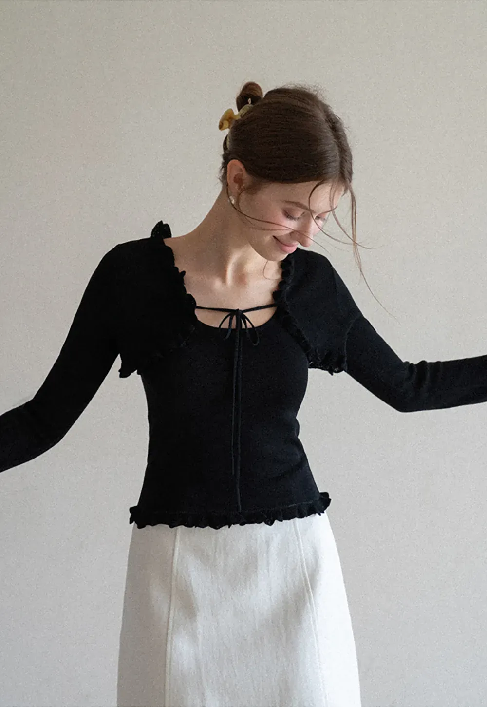 Woolen knit sweater with ruffles and tank top