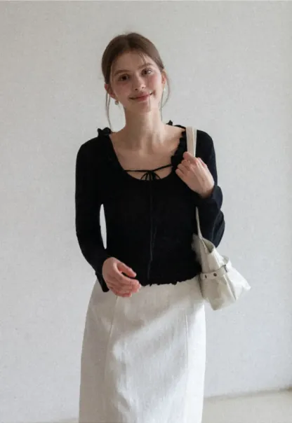 Woolen knit sweater with ruffles and tank top