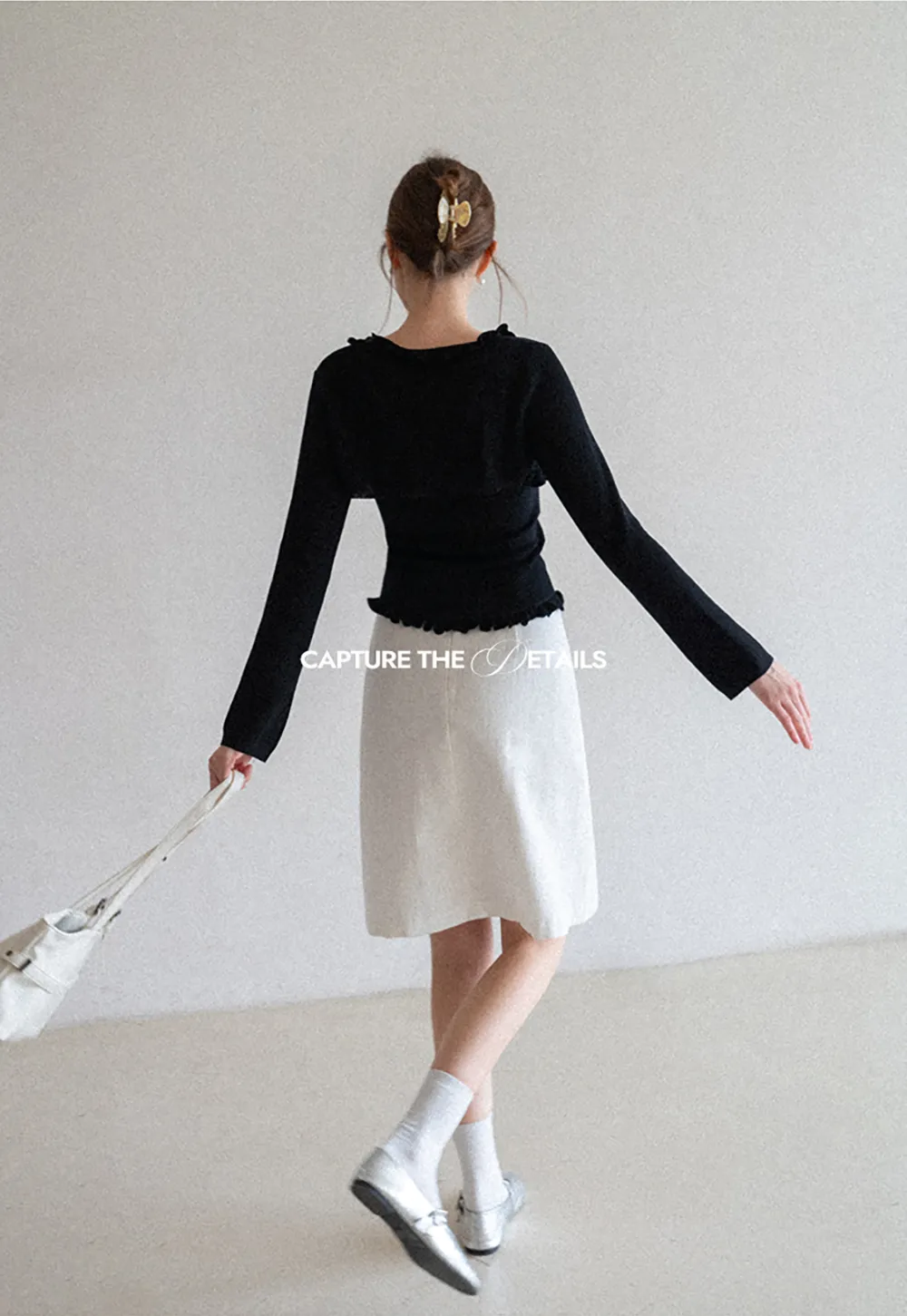 Woolen knit sweater with ruffles and tank top