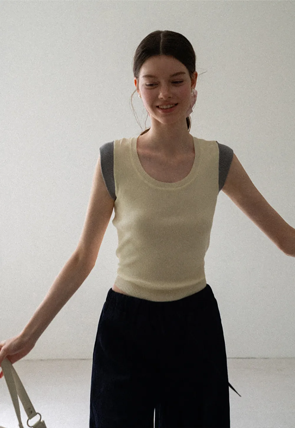 Contrast Shoulder Panel Knit Sleeveless Top