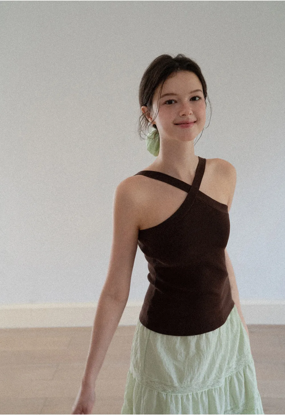 Cross Back Cropped Woolen Knit Sweater