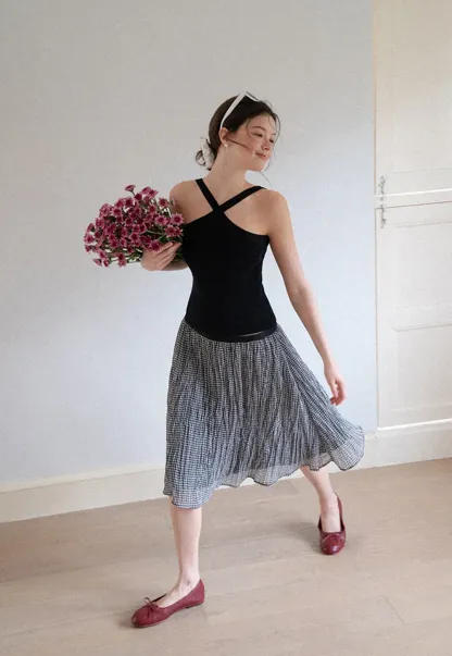Cross Back Cropped Woolen Knit Sweater