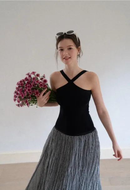 Cross Back Cropped Woolen Knit Sweater