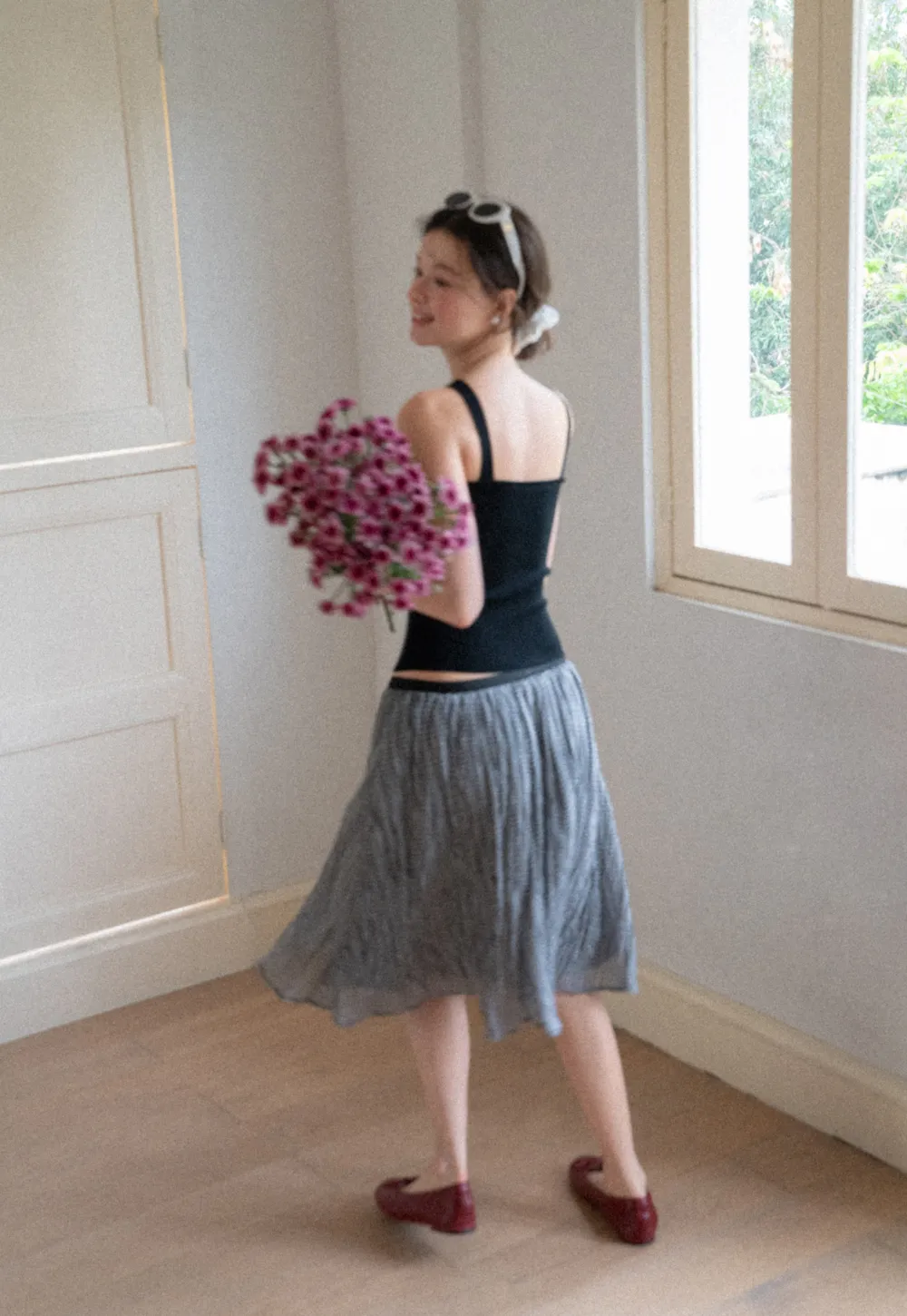 Cross Back Cropped Woolen Knit Sweater