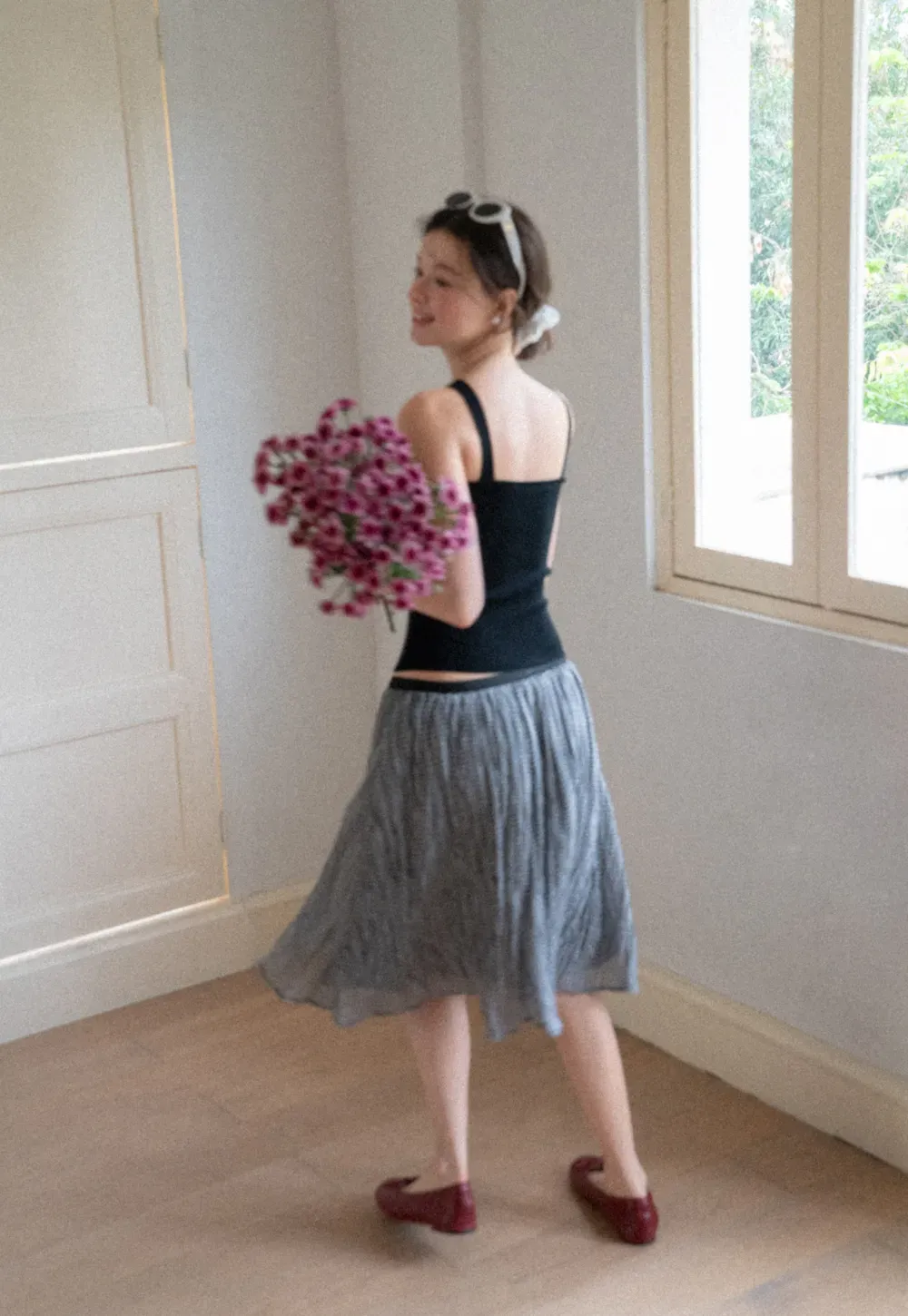 Cross Back Cropped Woolen Knit Sweater