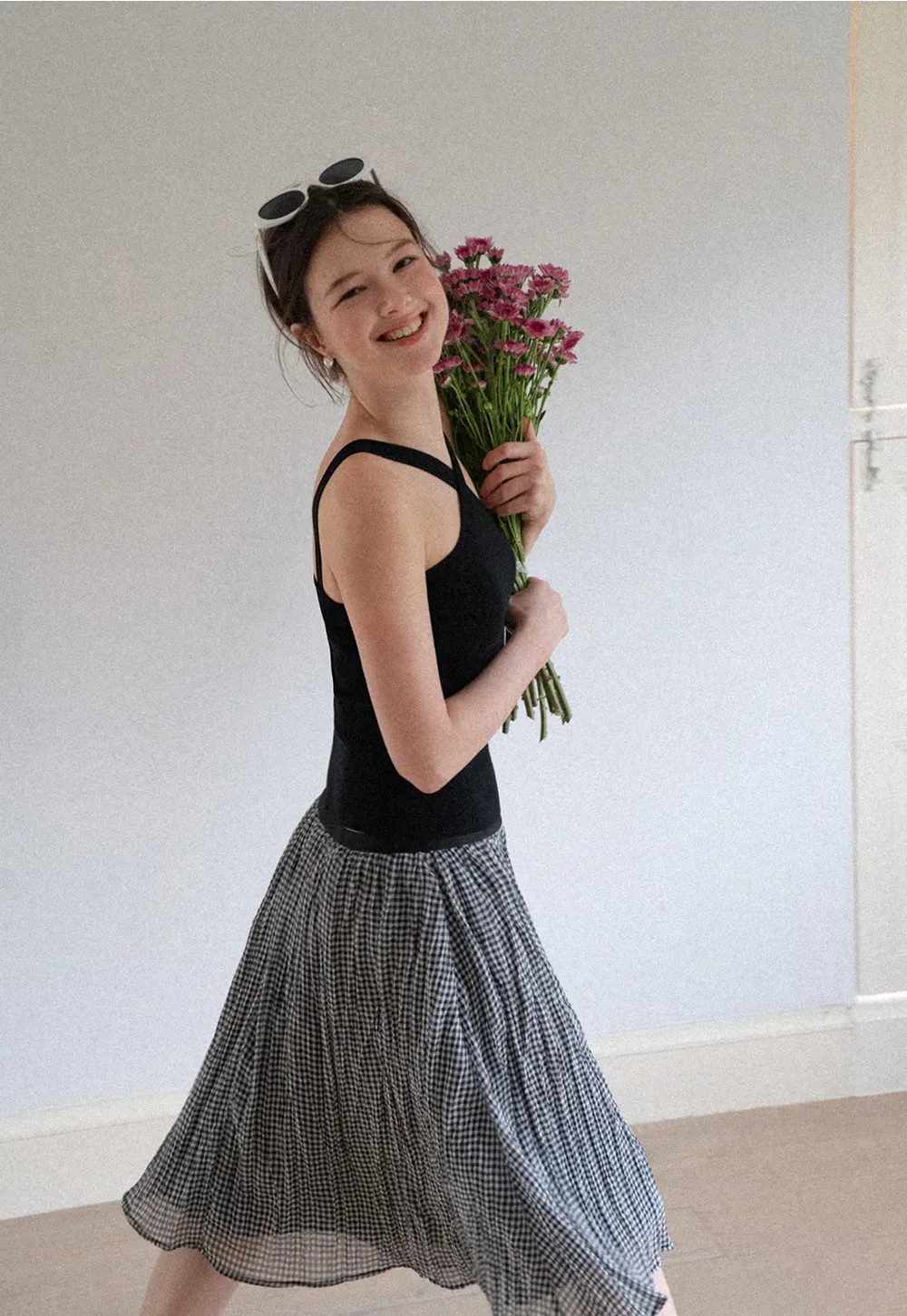 Cross Back Cropped Woolen Knit Sweater