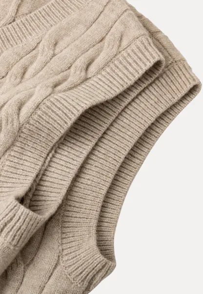 Cable Knit V Neck Sleeveless Sweater