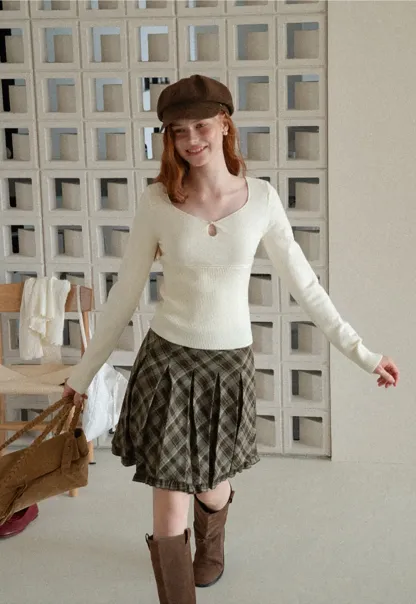 V Neck Ribbed Knit Sweater with Keyhole Detail