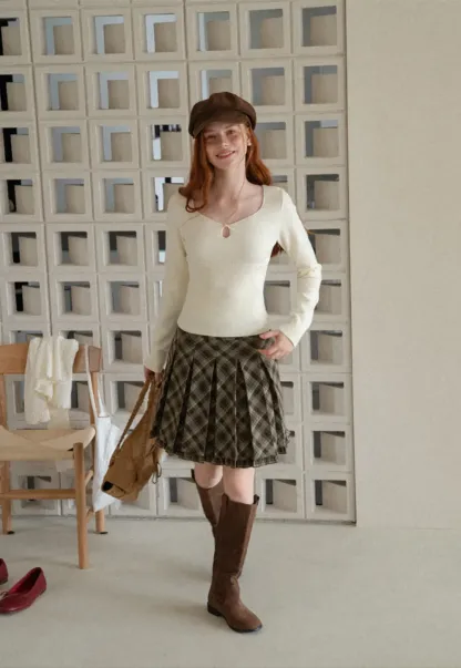 V Neck Ribbed Knit Sweater with Keyhole Detail
