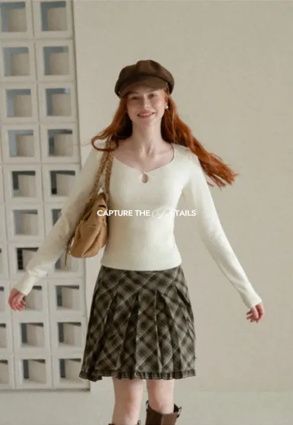 V Neck Ribbed Knit Sweater with Keyhole Detail