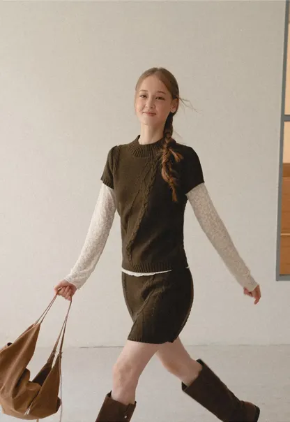 Ribbed Knit Sleeveless Sweater with Lace Trim