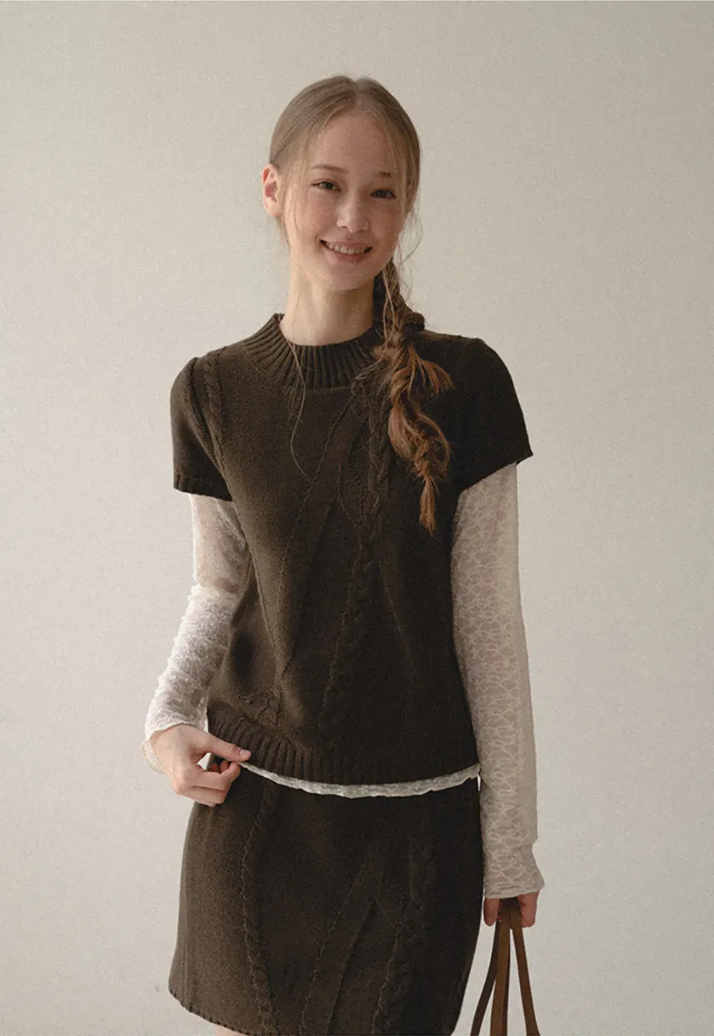 Ribbed Knit Sleeveless Sweater with Lace Trim