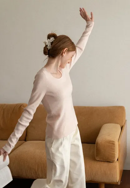 Soft Cashmere Blend Round Neck Long Sleeve Knit Sweater