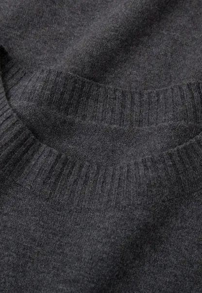 Fine Gauge Ribbed Knit Crewneck Sweater