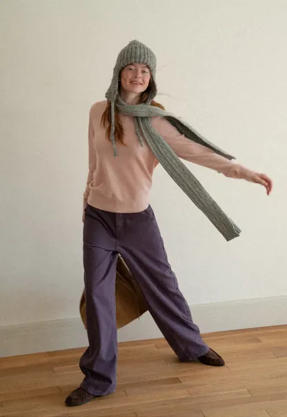 Fine Gauge Ribbed Knit Crewneck Sweater