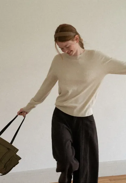 Fine Gauge Ribbed Knit Crewneck Sweater