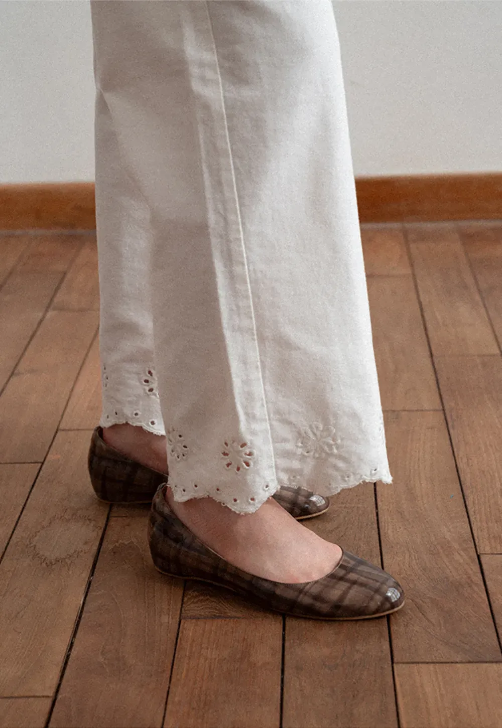 Wide leg jeans with embroidered hem details